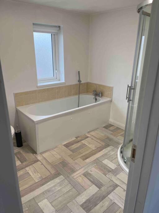 Conveniently Located, Close To City And Quiet Area Londonderry Eksteriør bilde